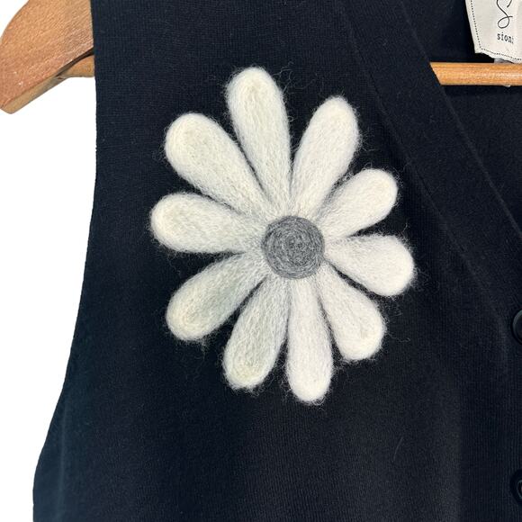 Sioni Button Front Sweater Vest Black Felted Flowers Daisys Size Med Stretchy - Picture 9 of 11